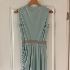 Great little dress. Super comfy, great color combo
